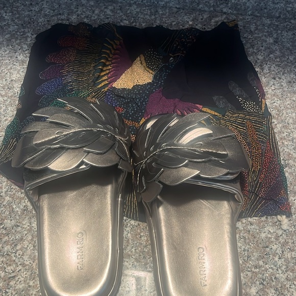 Farm Rio Metallic Silver Monstera Anatomical Slide Sandle NIB Size 8